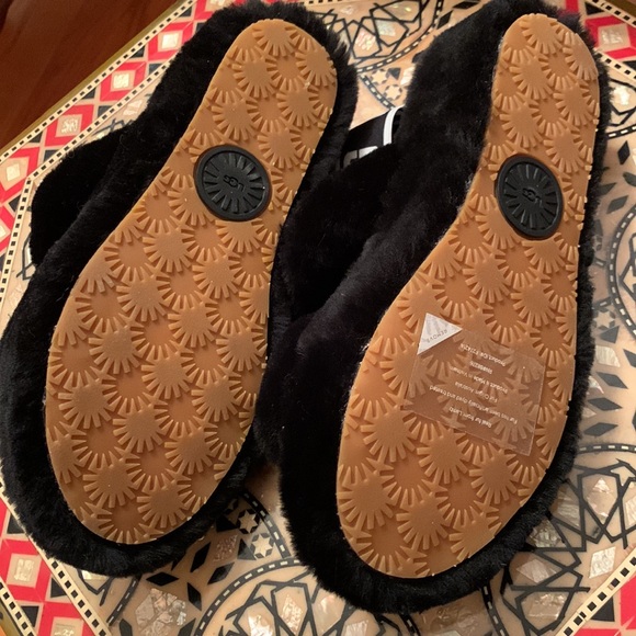 UGG Slippers - Picture 2 of 4